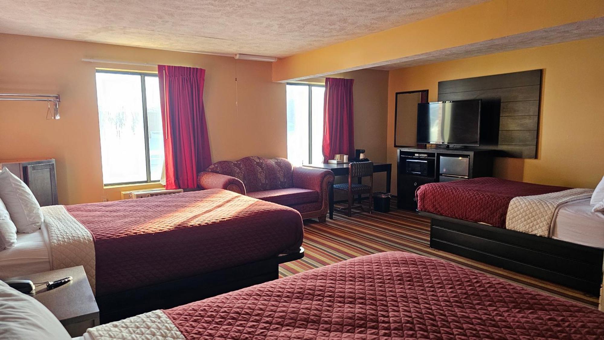 Budgetel Inn & Suites Fort Scott Dış mekan fotoğraf